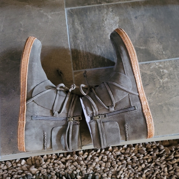 UGG Shoes - Ugg Reid Bootie